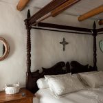 Photo Medieval-style modern bedroom wall lamp