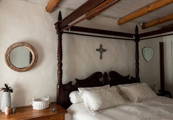 Photo Medieval-style modern bedroom wall lamp