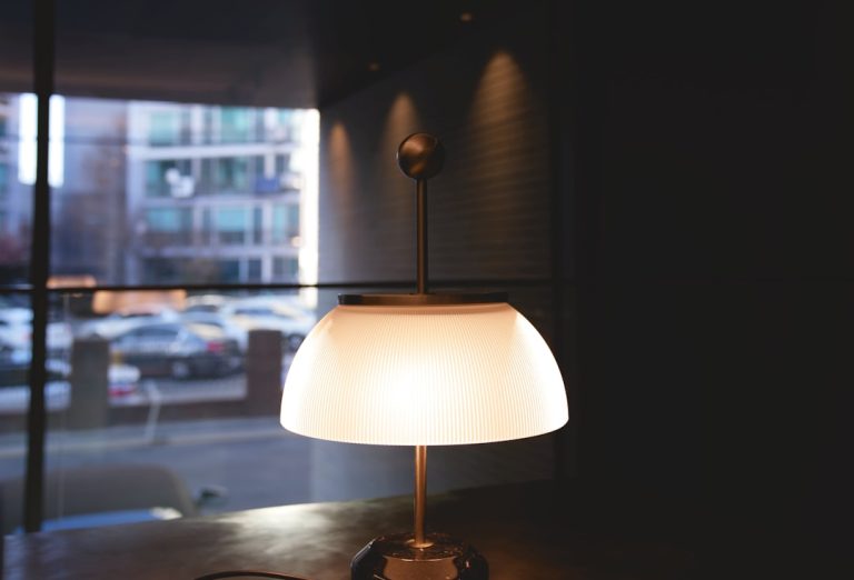 Photo cordless touch-control mushroom bedside lamps